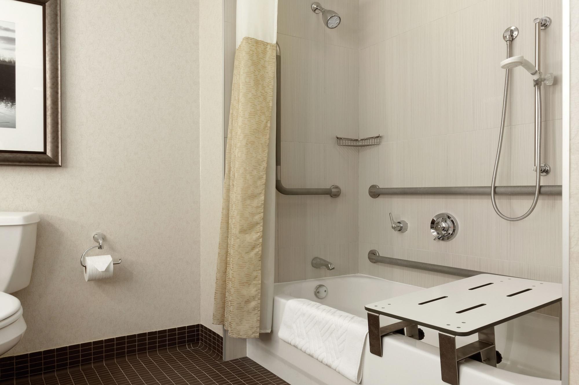 Doubletree By Hilton Hotel Boston Bayside Экстерьер фото