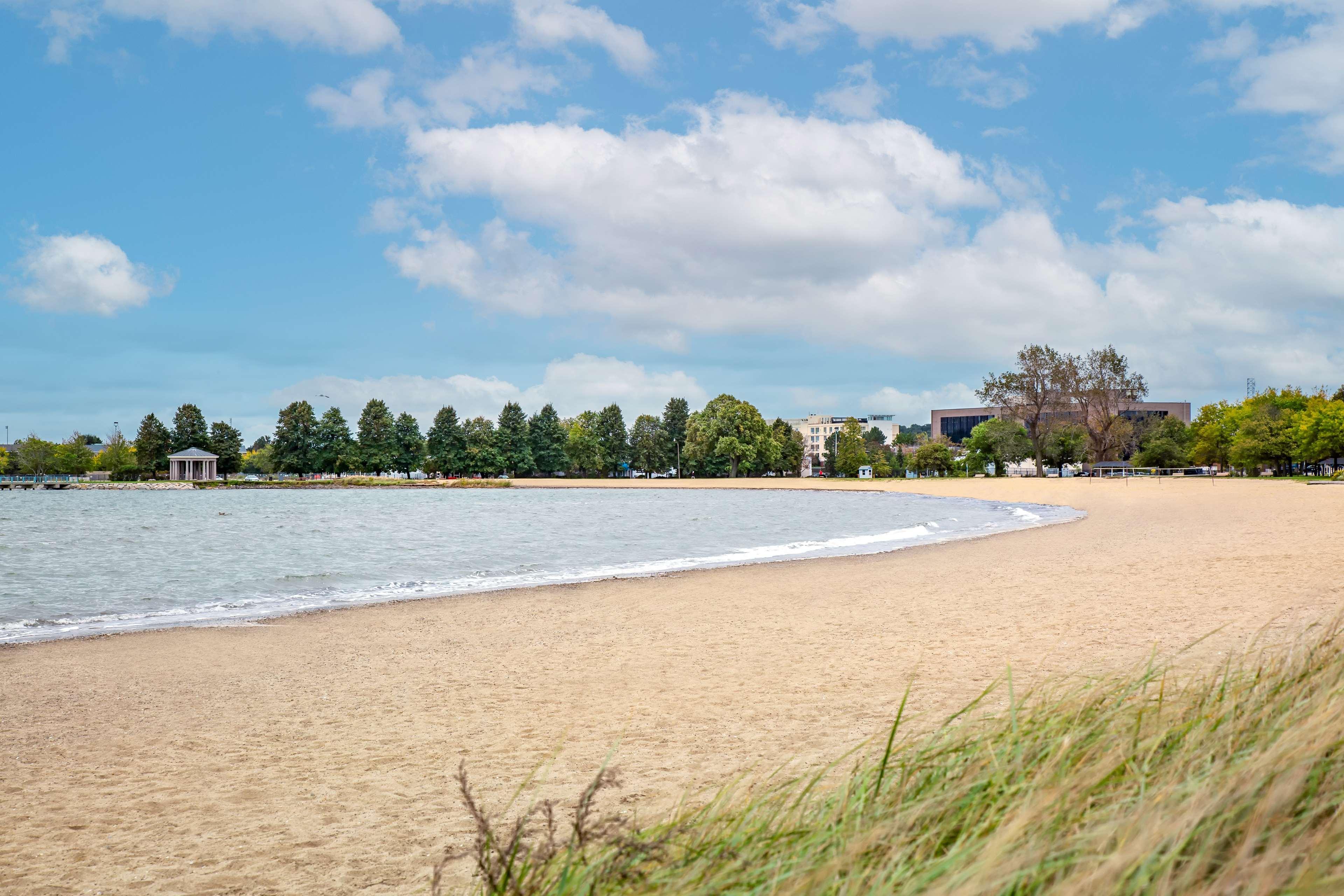 Doubletree By Hilton Hotel Boston Bayside Экстерьер фото