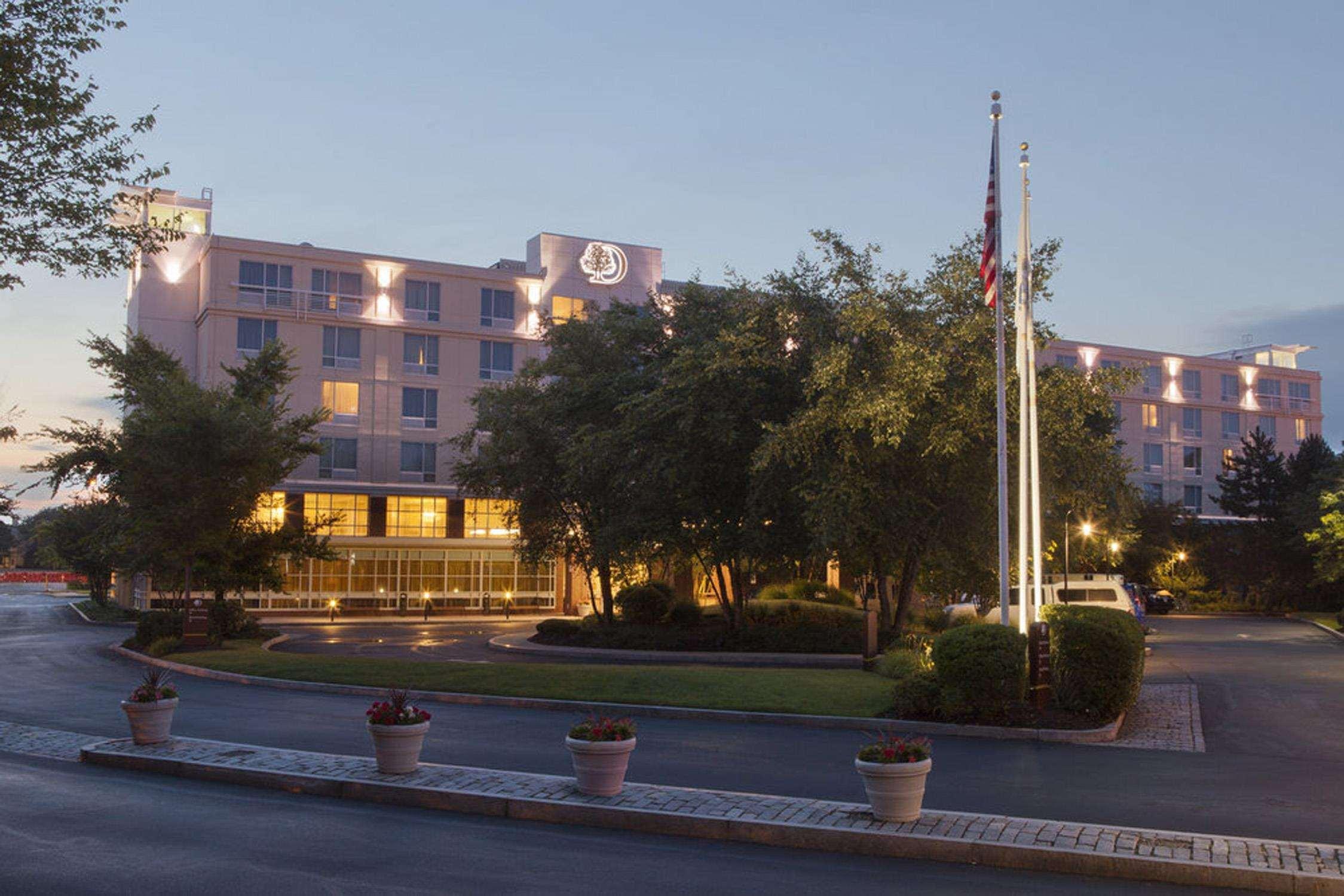 Doubletree By Hilton Hotel Boston Bayside Экстерьер фото