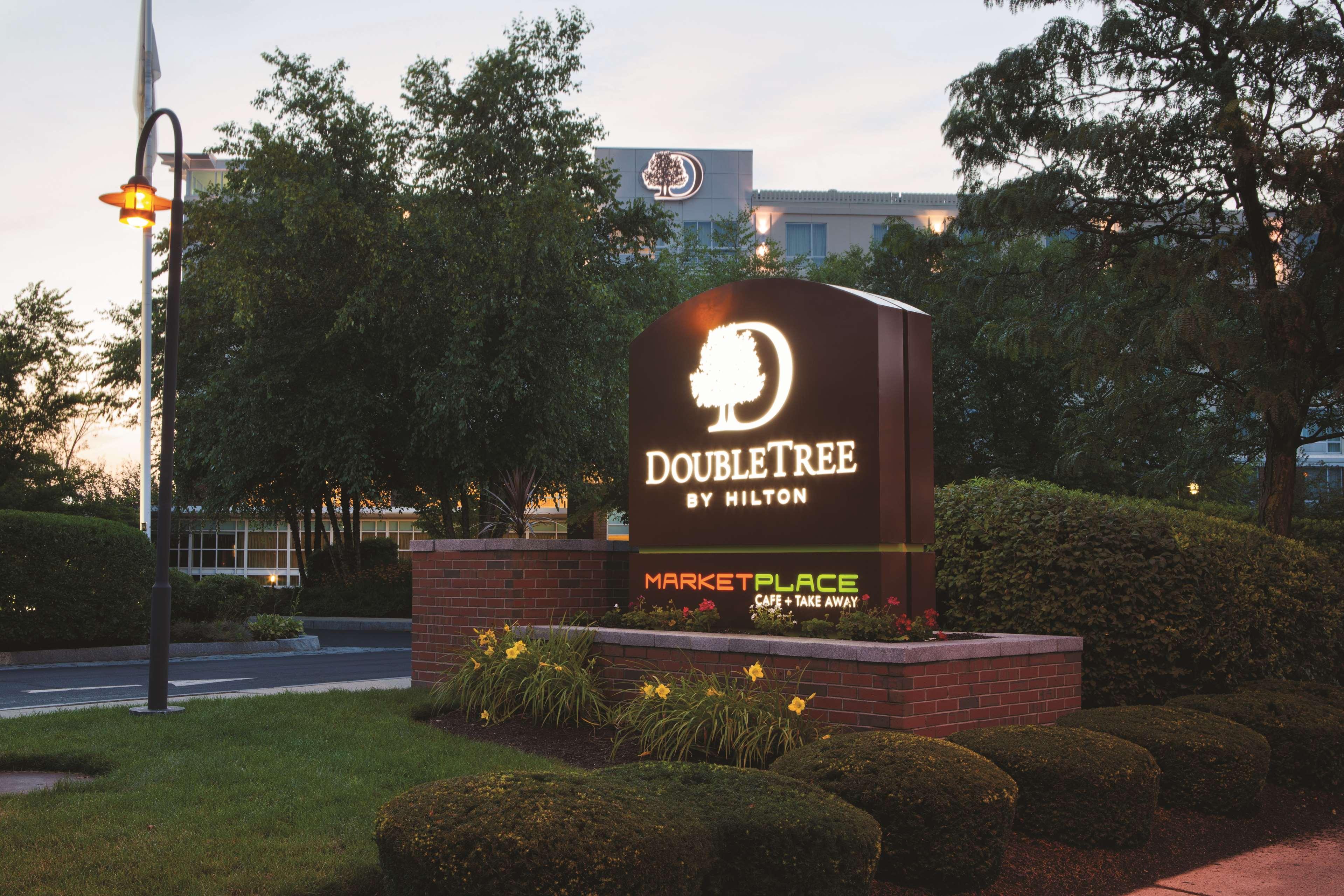 Doubletree By Hilton Hotel Boston Bayside Экстерьер фото