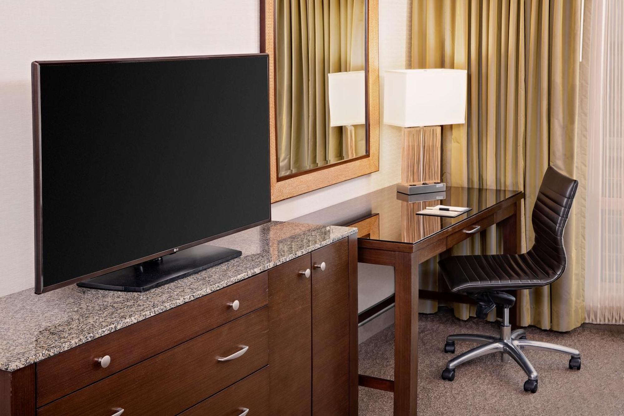 Doubletree By Hilton Hotel Boston Bayside Экстерьер фото