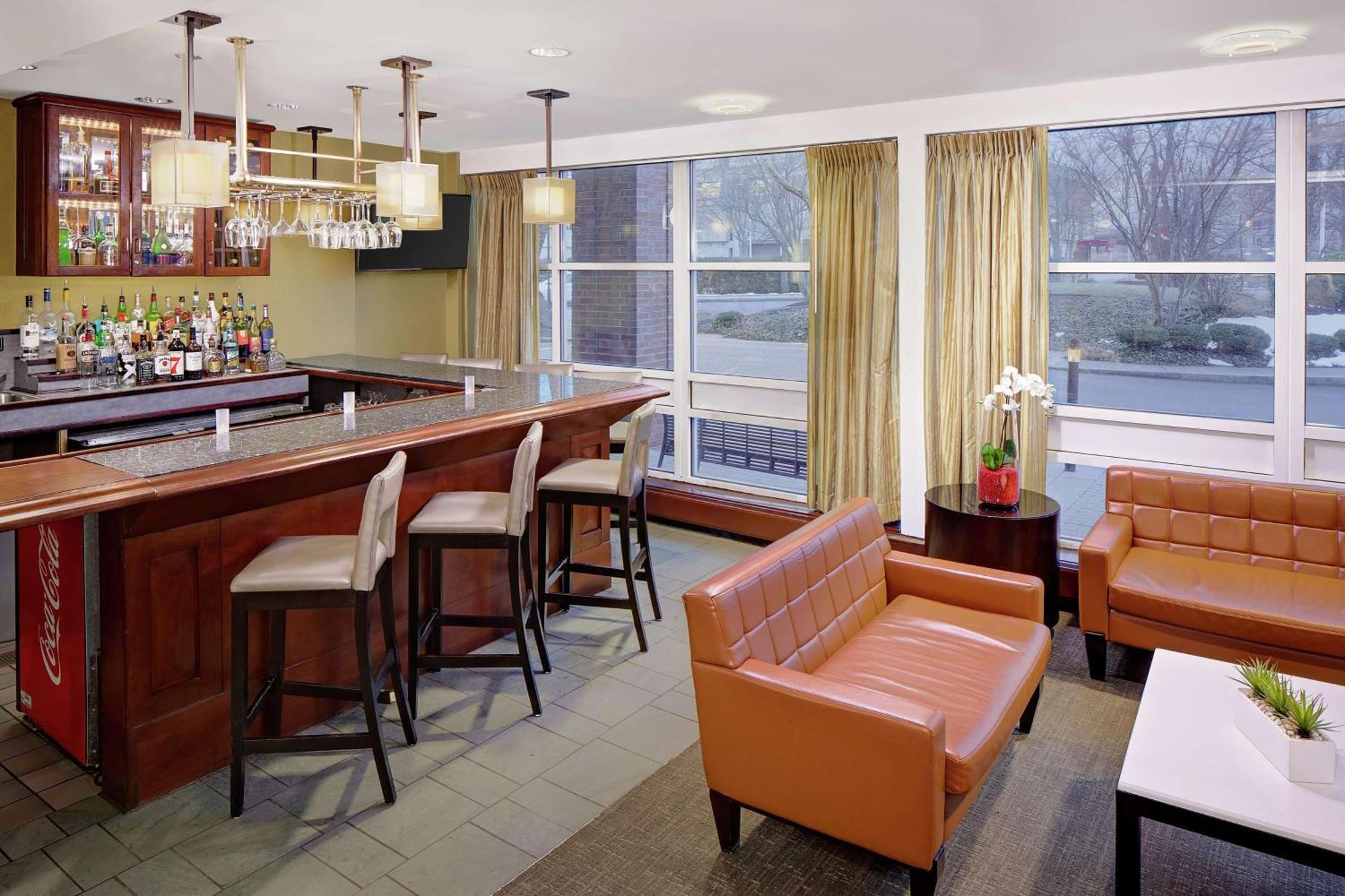 Doubletree By Hilton Hotel Boston Bayside Экстерьер фото