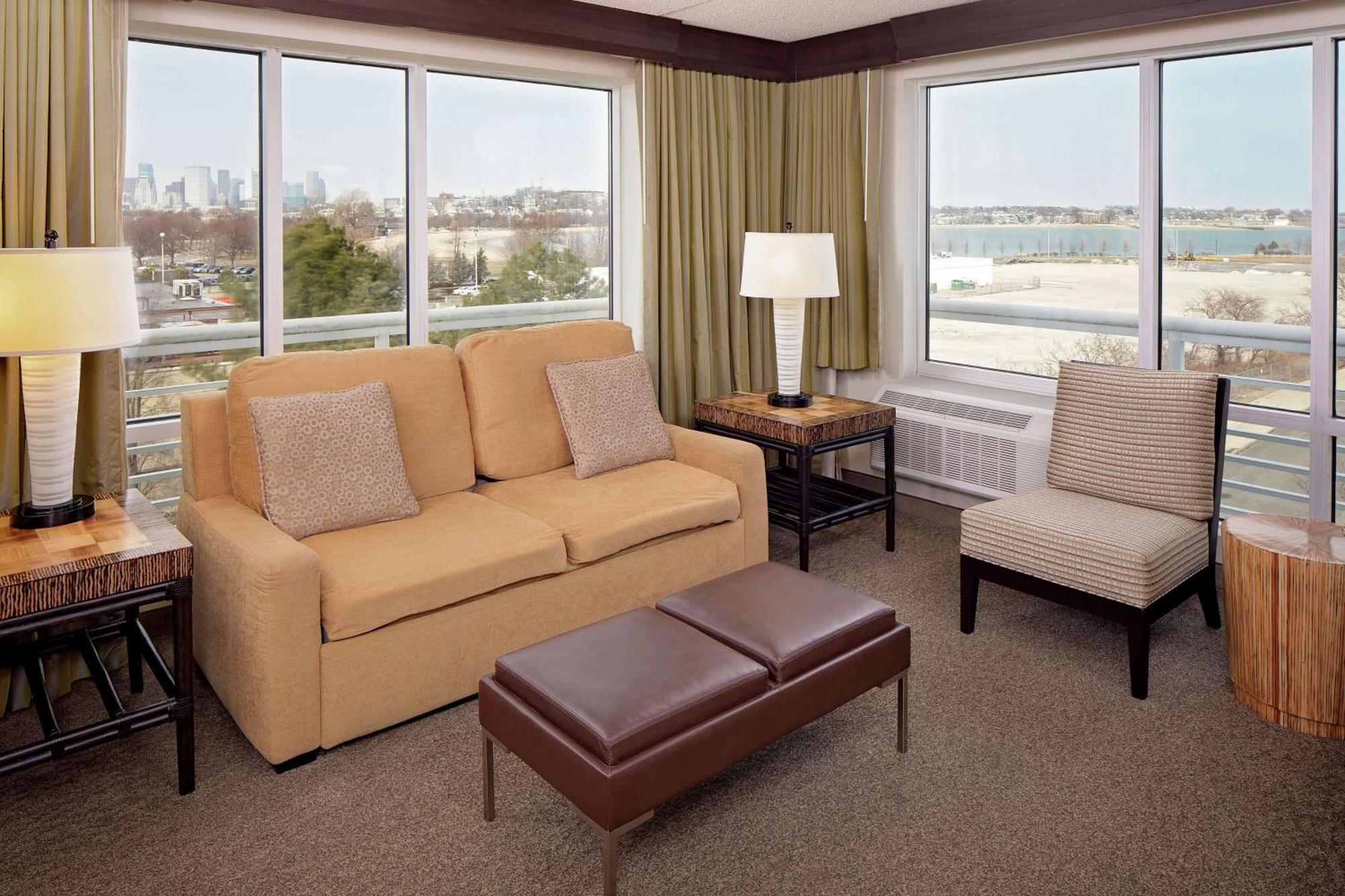 Doubletree By Hilton Hotel Boston Bayside Экстерьер фото