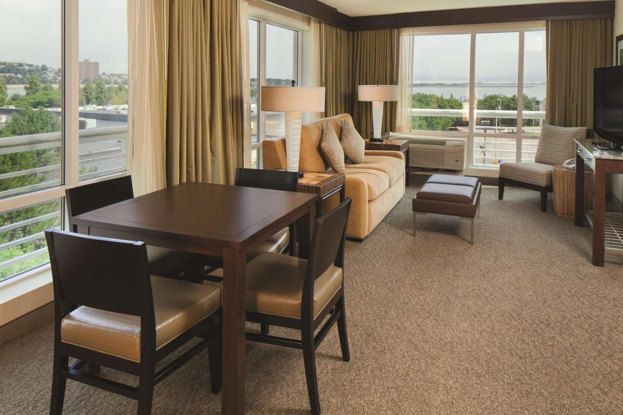 Doubletree By Hilton Hotel Boston Bayside Экстерьер фото
