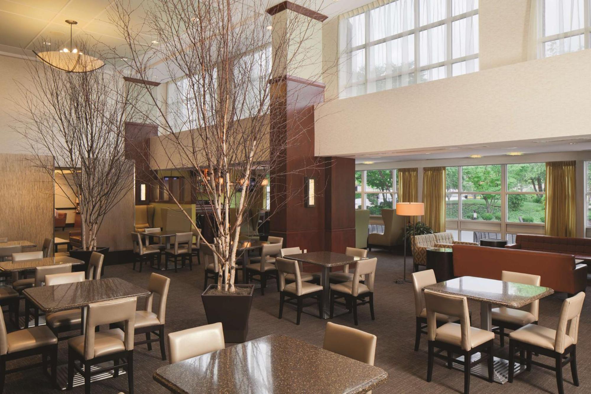 Doubletree By Hilton Hotel Boston Bayside Экстерьер фото