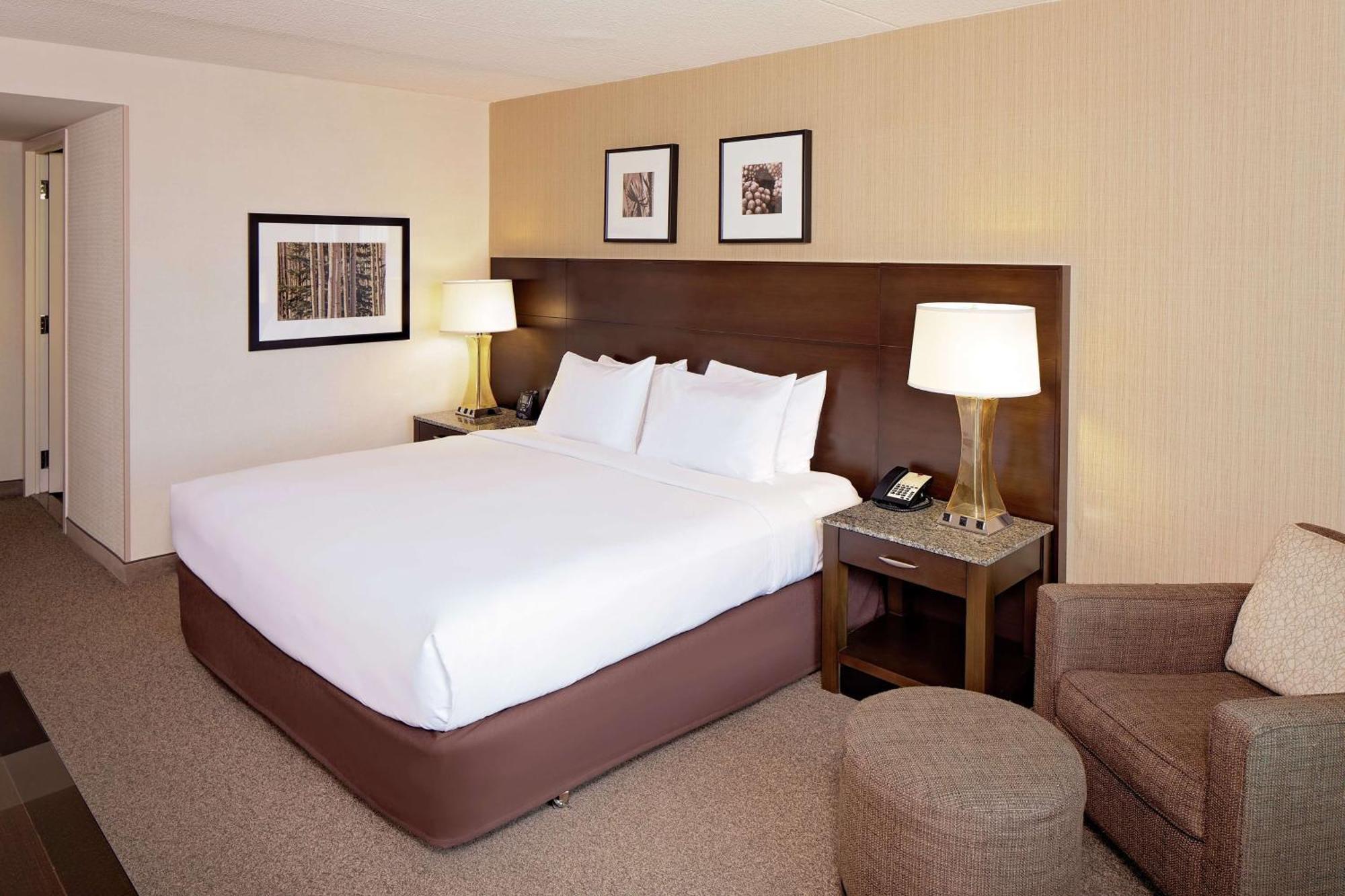 Doubletree By Hilton Hotel Boston Bayside Экстерьер фото