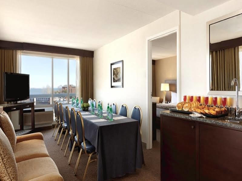 Doubletree By Hilton Hotel Boston Bayside Экстерьер фото