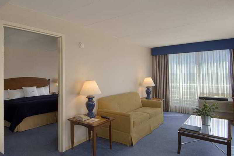 Doubletree By Hilton Hotel Boston Bayside Номер фото